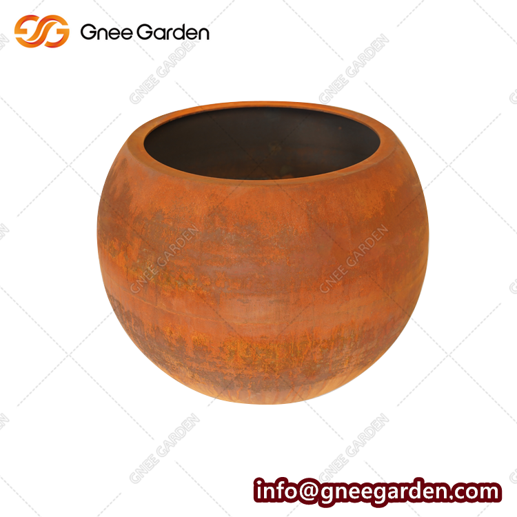 Outdoor Round Sphere Durable Rusty Metal Flowerpot And Planter For Garden